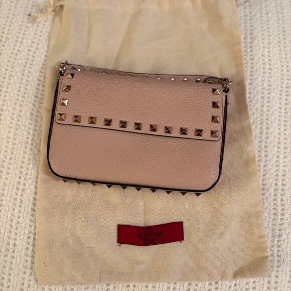 Valentino Rockstud pouch in grainy calfskin leather. - Picture 2 of 7